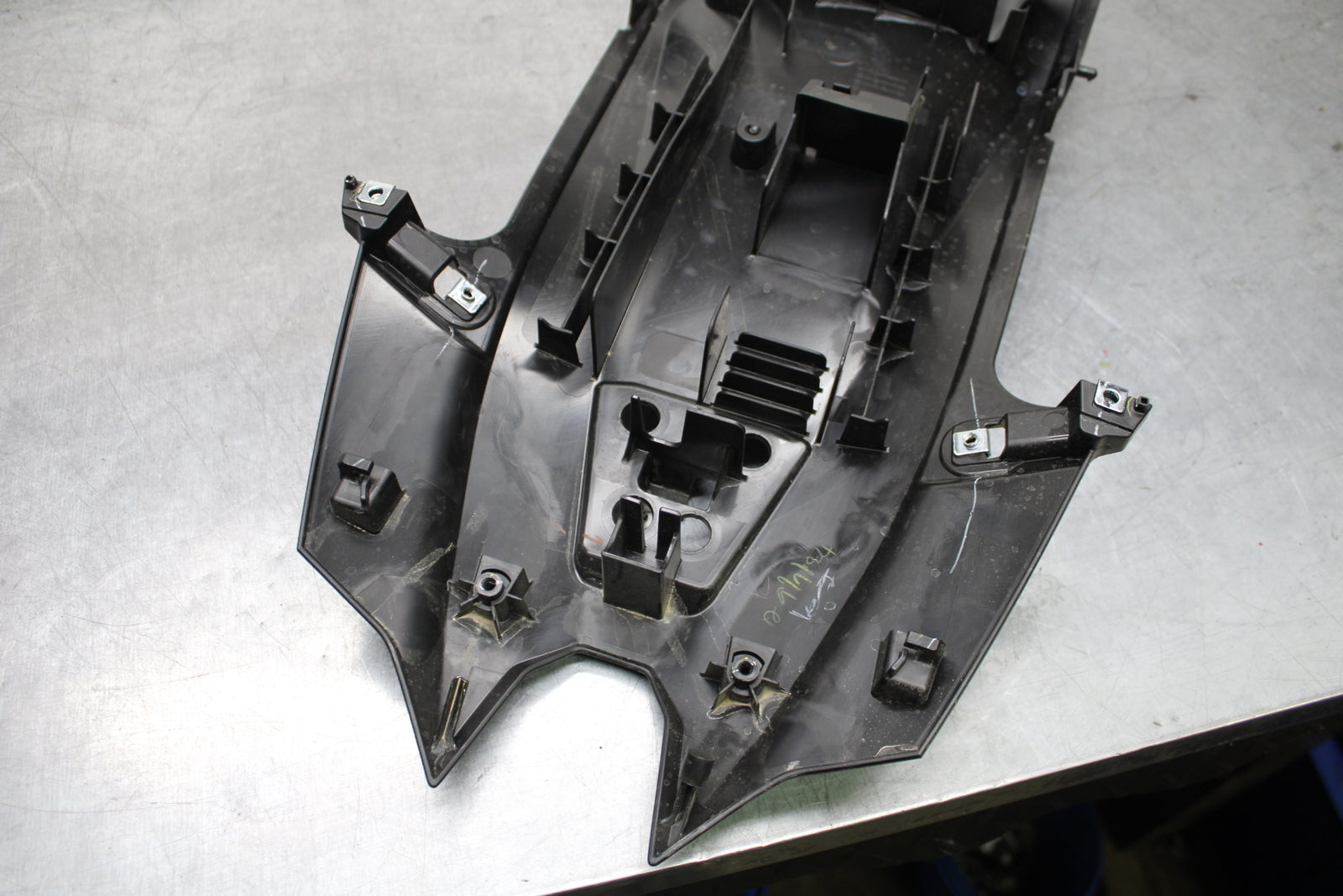 24 KAWASAKI NINJA 500 ABS REAR BACK TAIL UNDERTAIL FAIRING COWL FENDER BB730