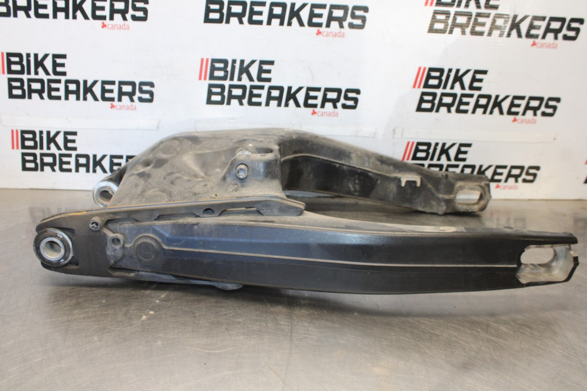 19 BMW F750GS REAR SWINGARM BACK SUSPENSION SWING ARM BB938