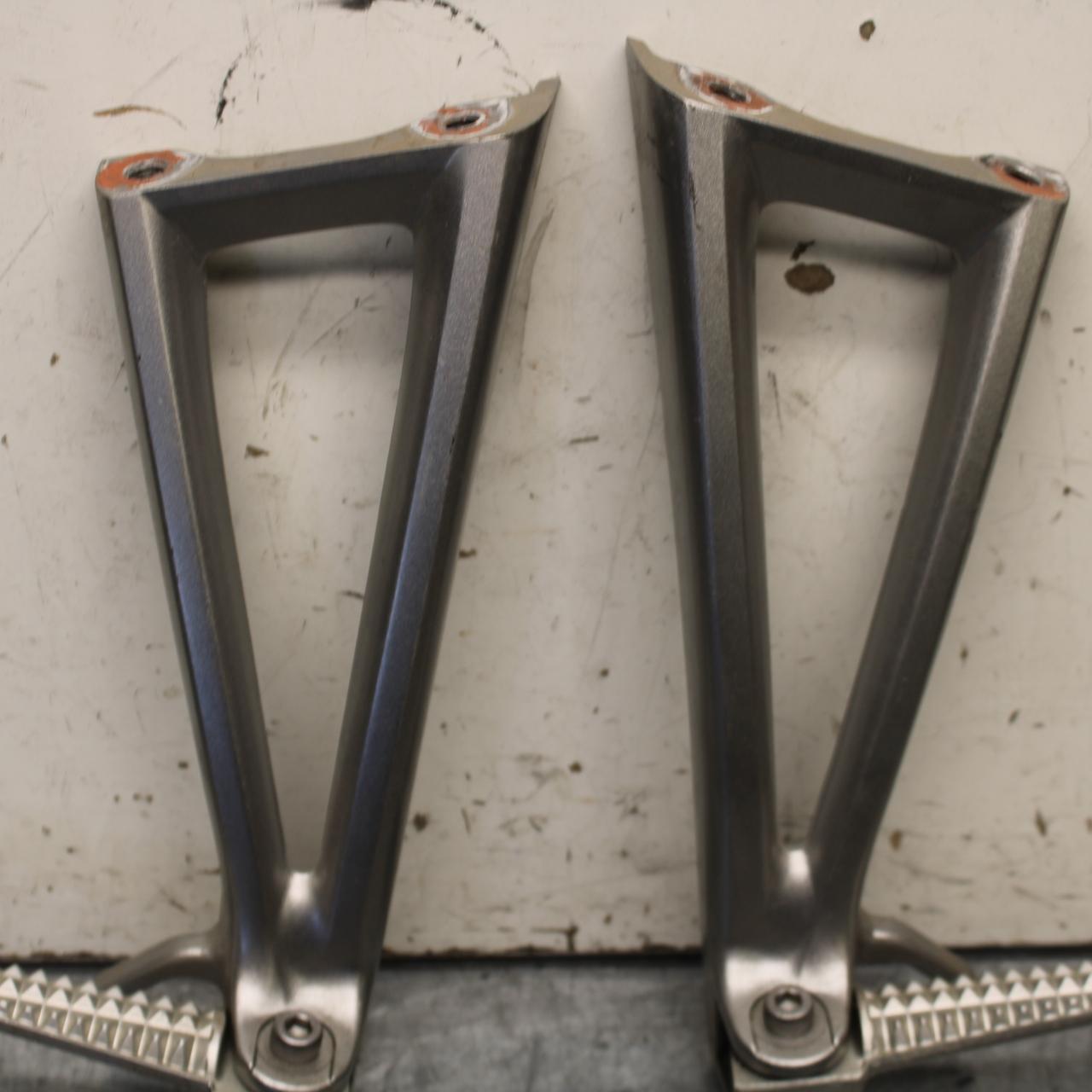 08-16 YAMAHA YZF R6 REAR BACK PASSENGER PEG SET PAIR BB636