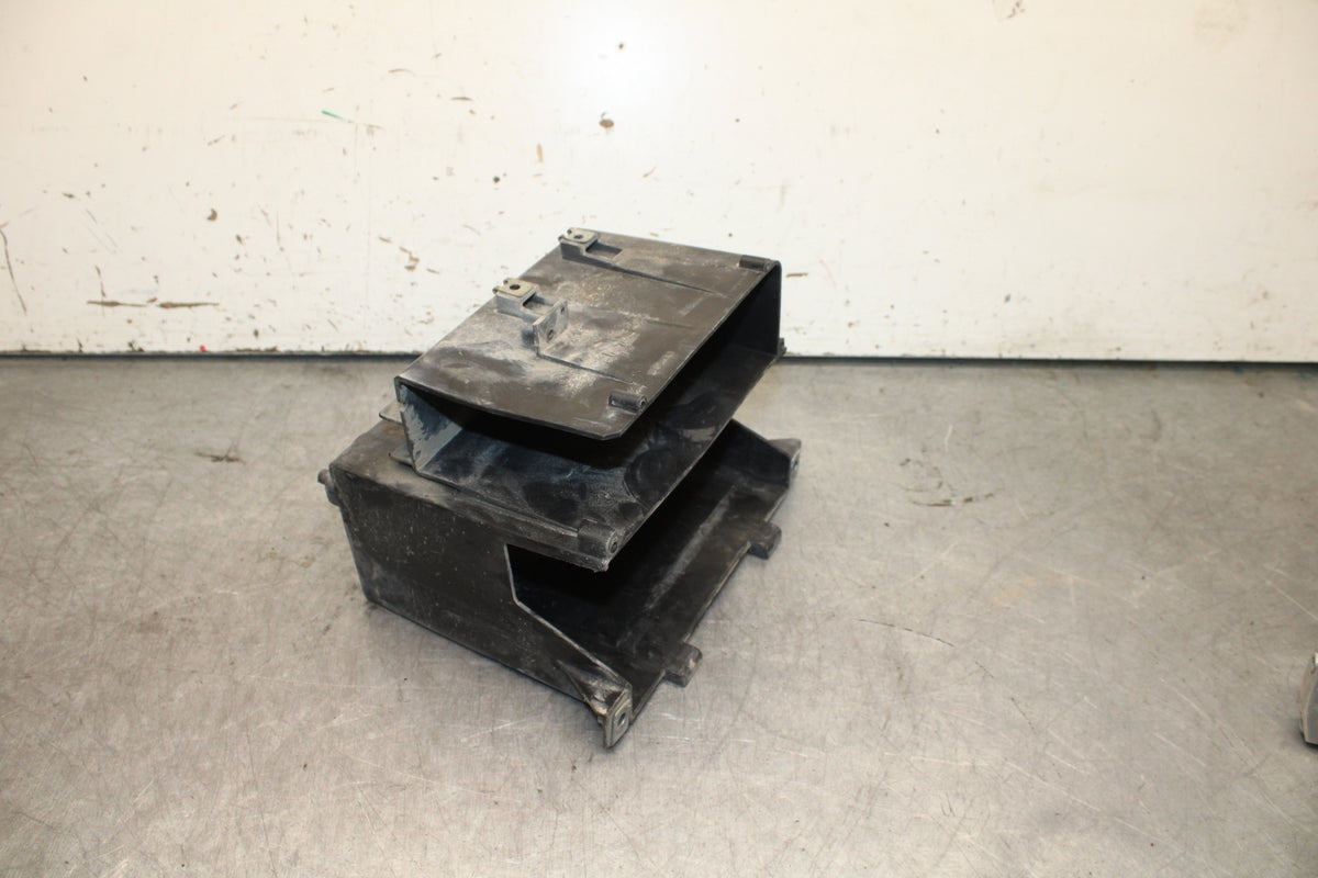02-04 HONDA VTX1800S BATTERY TRAY BOX HOLDER BB712