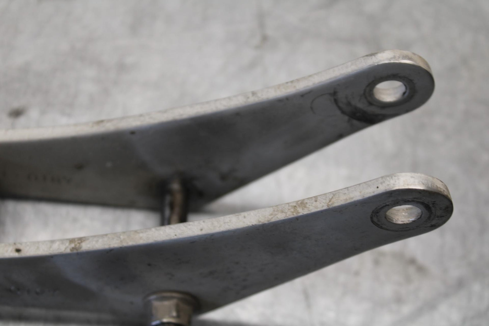 2011 Kawasaki Ninja ZX10R ZX1000K ABS REAR DOGBONE SHOCK LINKAGE LINK BB555