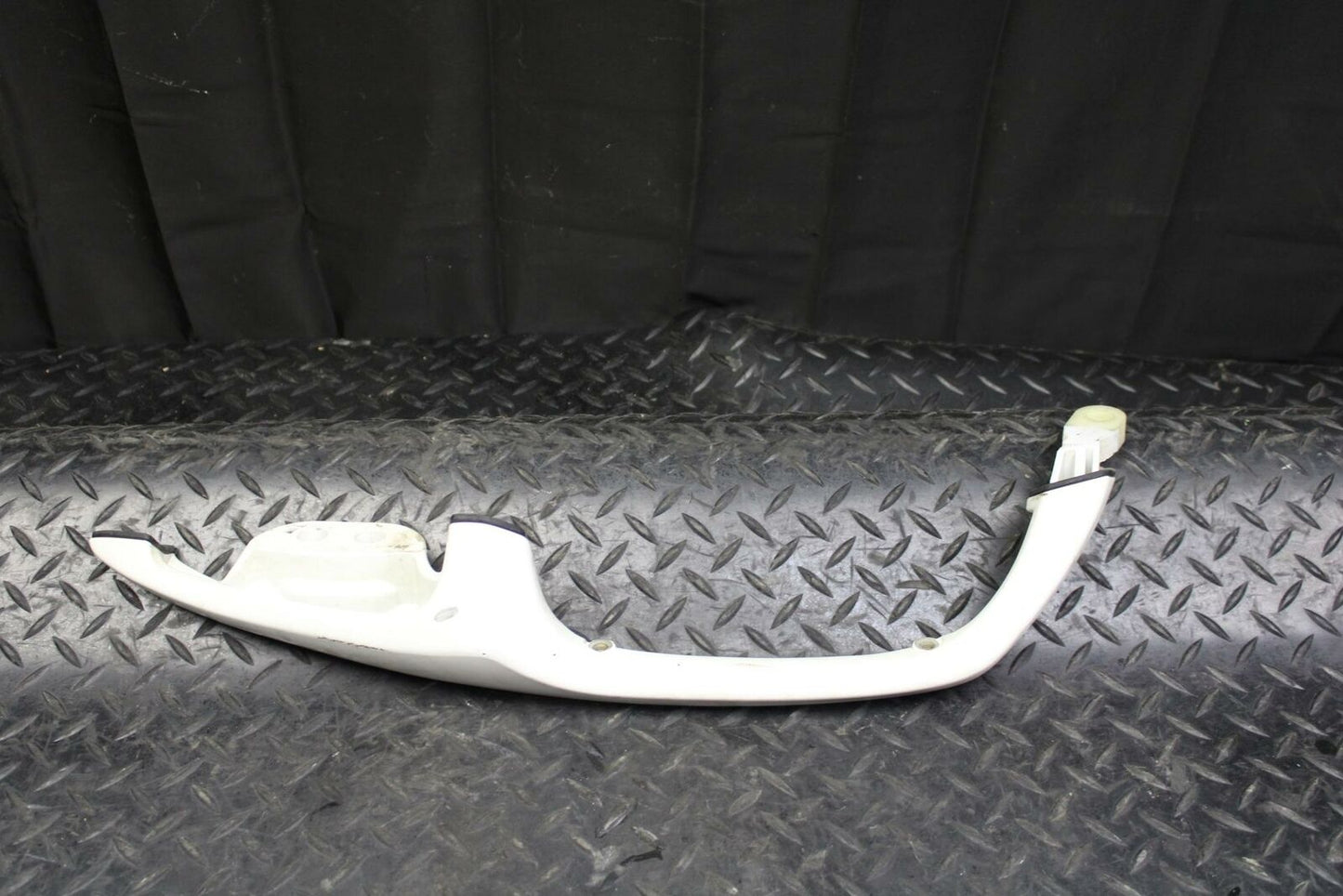 07 SUZUKI BURGMAN 650 RIGHT PASSENGER REAR SEAT GRAB BAR HANDLE BB183