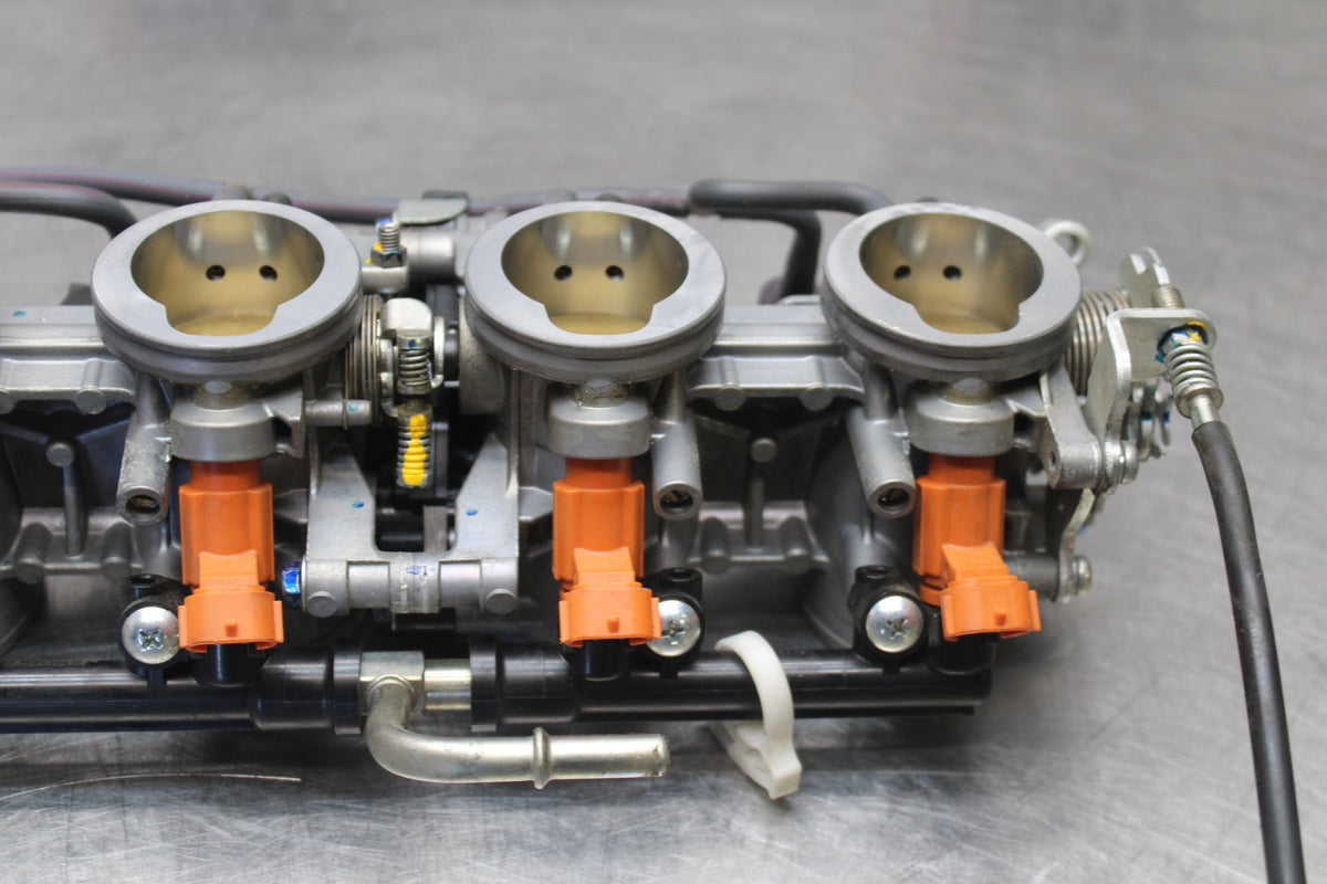 13-18 KAWASAKI NINJA ZX6R MAIN FUEL INJECTORS / THROTTLE BODIES BB915
