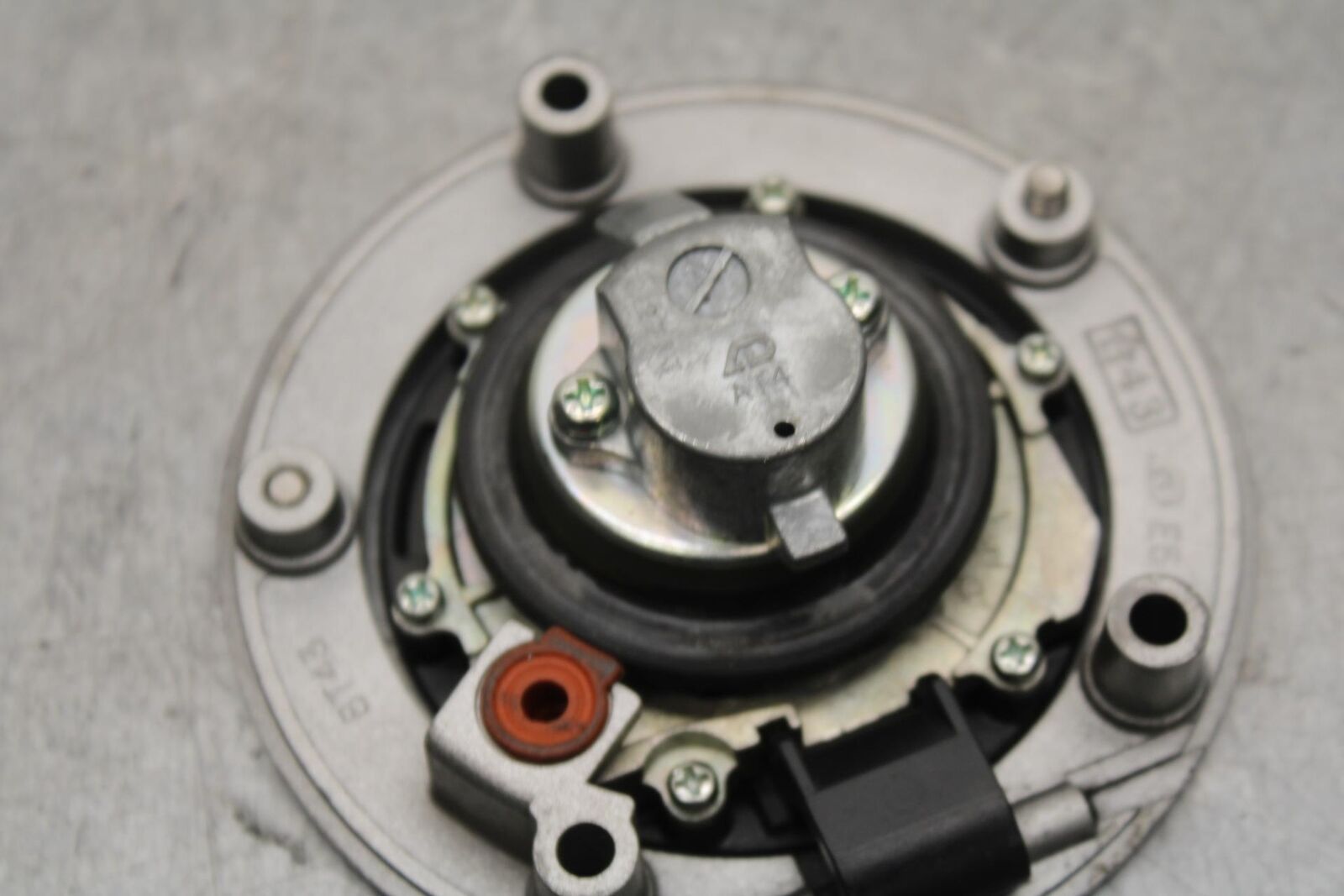 11-22 SUZUKI GSXR600 FUEL TANK GAS CAP WITH KEY BB582