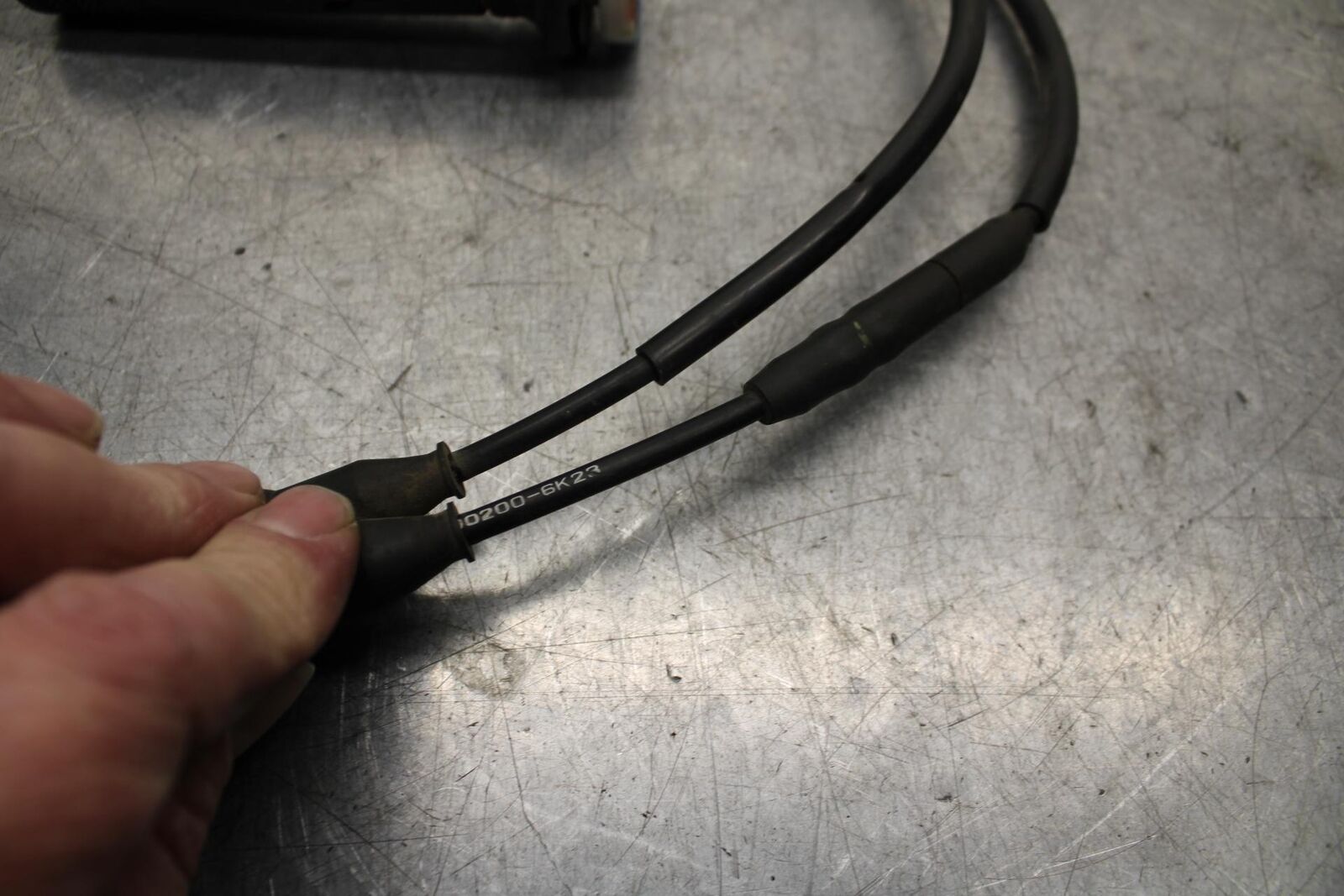 07 YAMAHA YZF R6 2c0 THROTTLE CABLE LINE HOUSING GUIDE 3XW-26282-01-00 BB75
