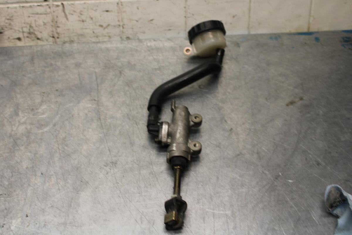 2000 Honda CBR600F4 REAR BACK BRAKE MASTER CYLINDER W RESERVOIR BB552