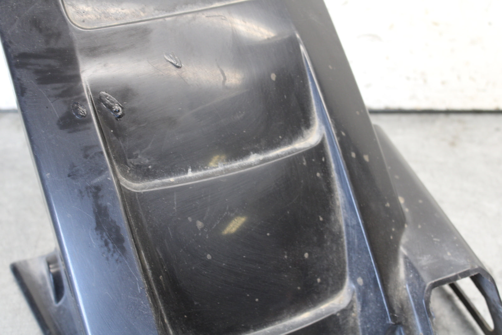 03-04 KAWASAKI NINJA ZX6RR REAR BACK WHEEL TIRE HUGGER FENDER BB684