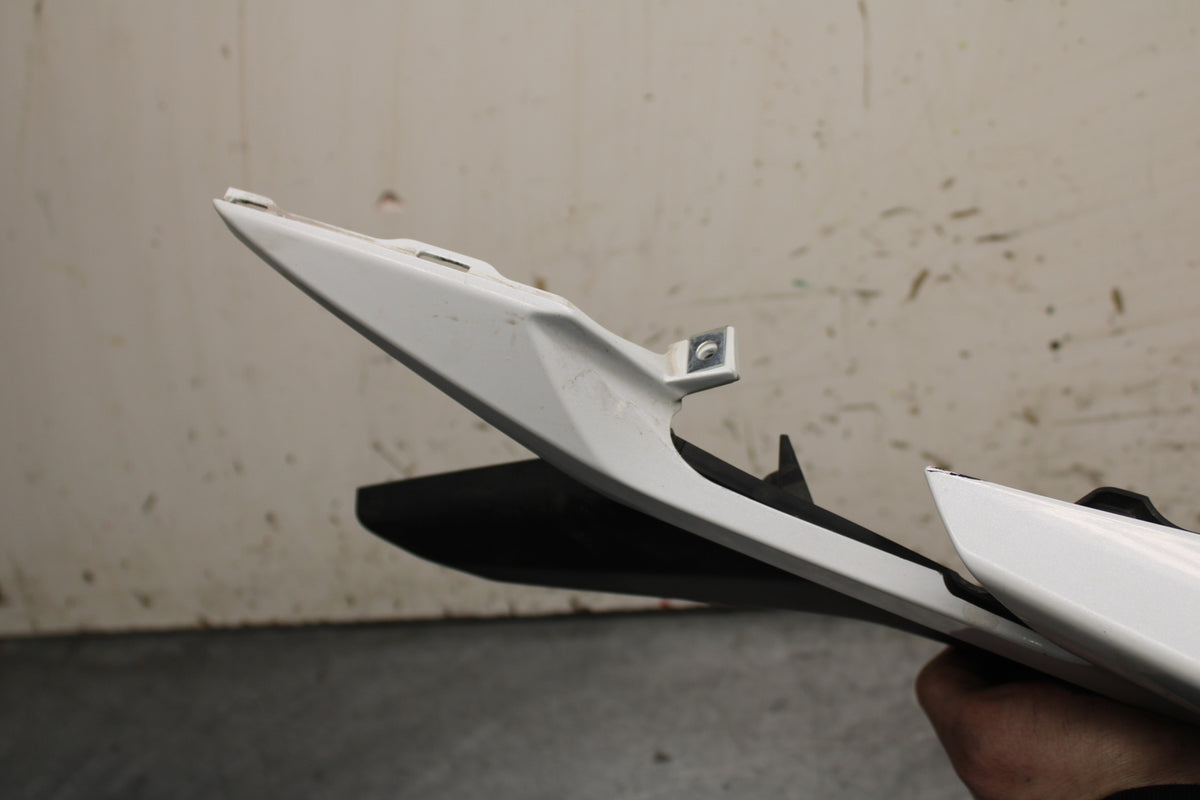 15-16 HONDA CB300F RIGHT REAR BACK TAIL FAIRING COWL SHROUD BB740