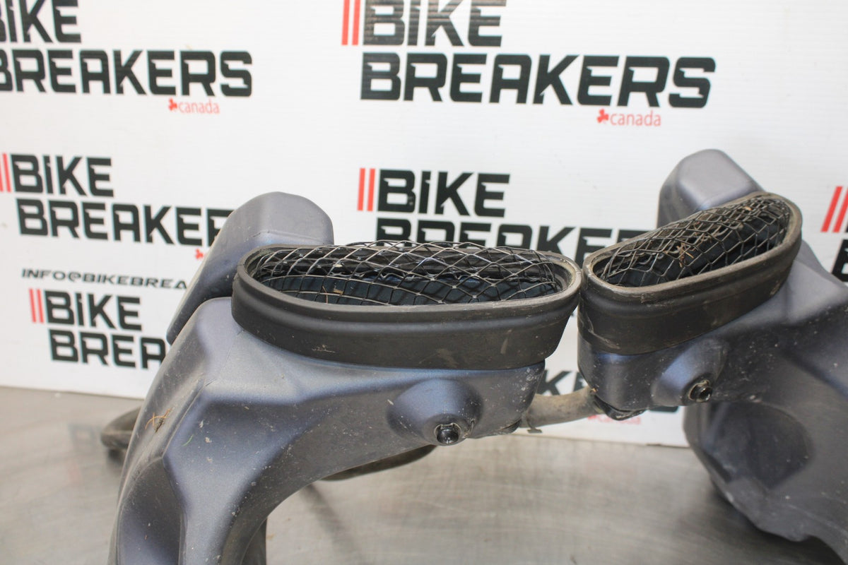 98 KAWASAKI NINJA ZX6 RIGHT LEFT AIR INTAKE DUCTS BB870