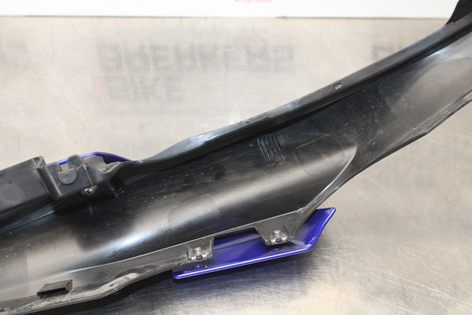 23-24 YAMAHA MT-07 LEFT REAR BACK TAIL FAIRING COWL SHROUD BB194