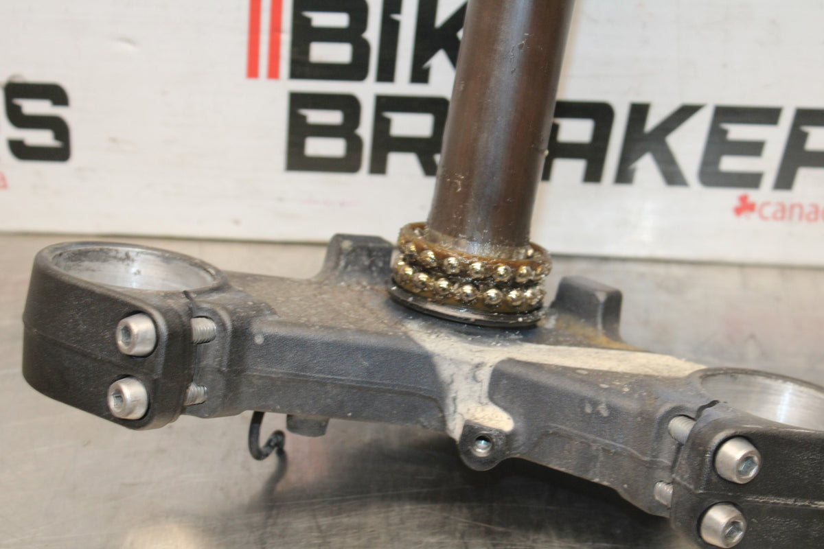 23 KAWASAKI Z900RS FRONT FORKS CLAMP LOWER TRIPLE TREE STEM BB935