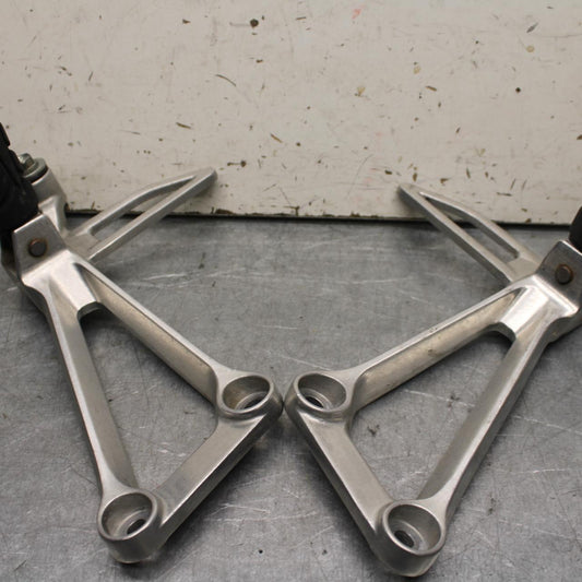 15-18 HONDA CB300FA REAR FOOT RESTS PEGS STEPS SET PAIR BB646
