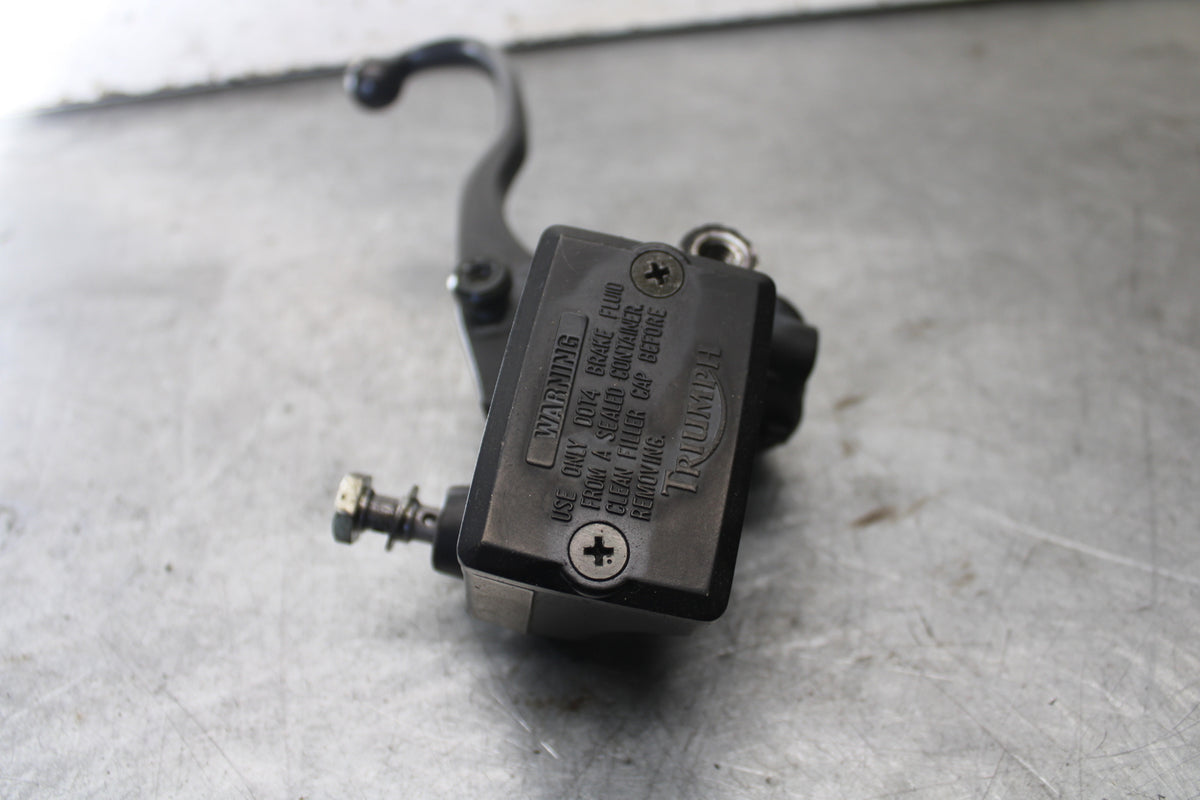 01-06 TRIUMPH TIGER 955I FRONT BRAKE MASTER CYLINDER w/ LEVER  BB693