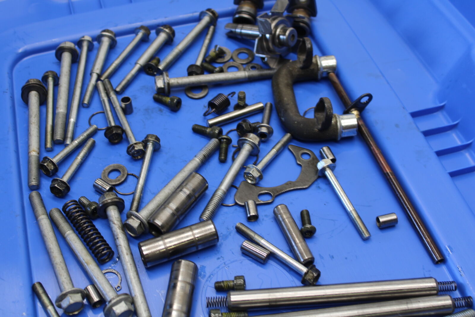 08-09 YAMAHA YZF R6S ENGINE MOUNTING BOLTS HARDWARE MOTOR SCREWS  BB690