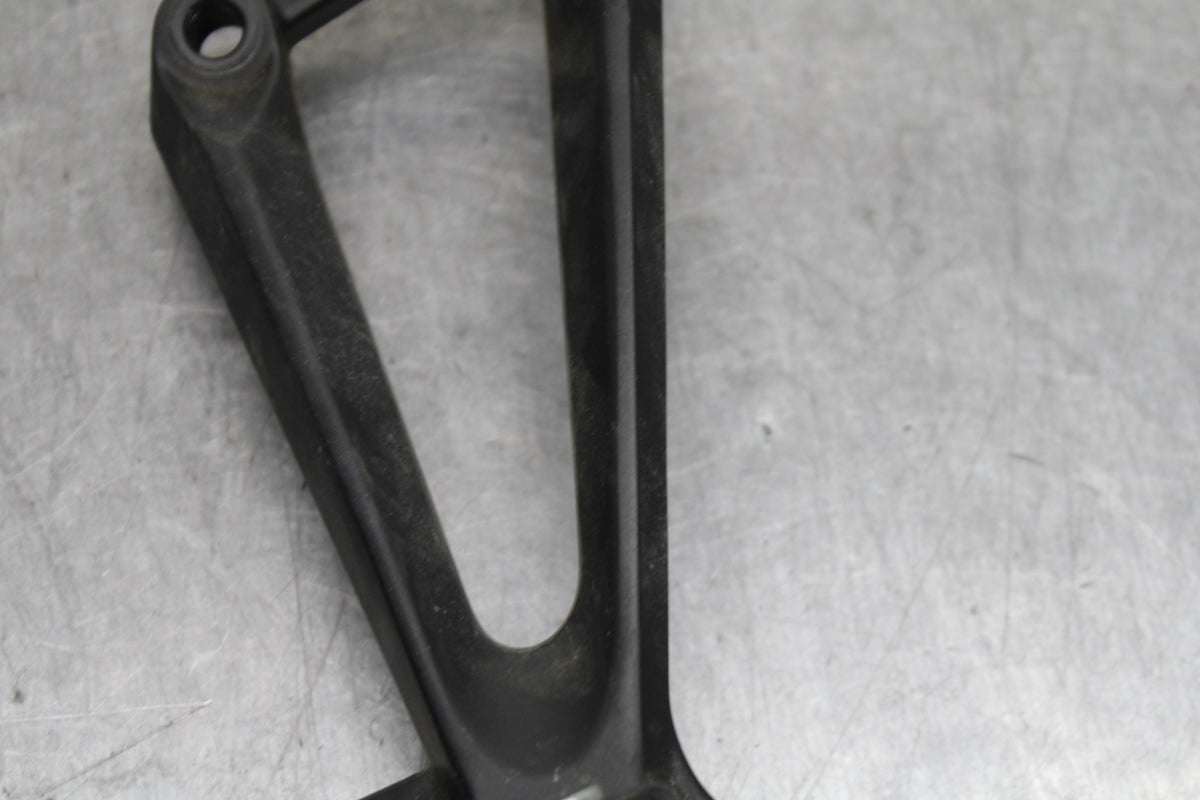 19-21 YAMAHA YZF R3 REAR BACK PASSENGER PEG SET PAIR BB121