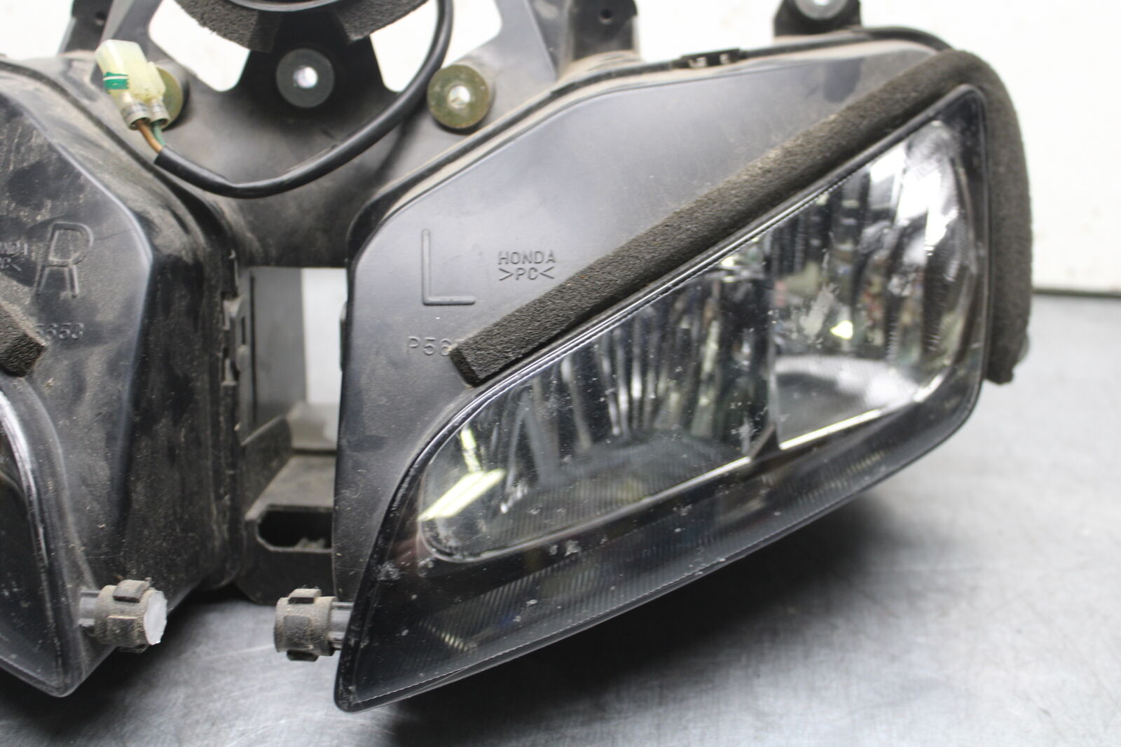 05-06 HONDA CBR600RR FRONT HEADLIGHT HEAD LIGHT LAMP BB727