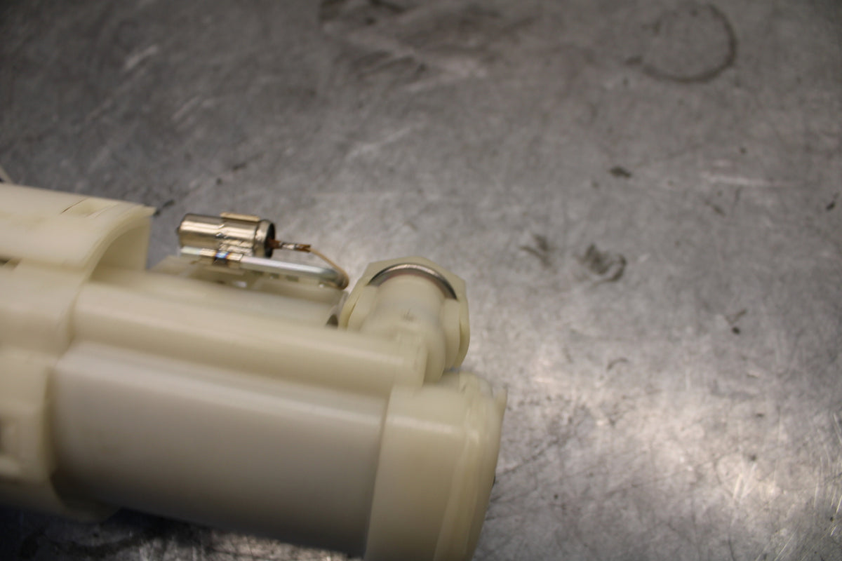 07-08 YAMAHA YZF R1 FUEL PUMP GAS PETROL SENDER UNIT 4C8-13907-01-00  BB676