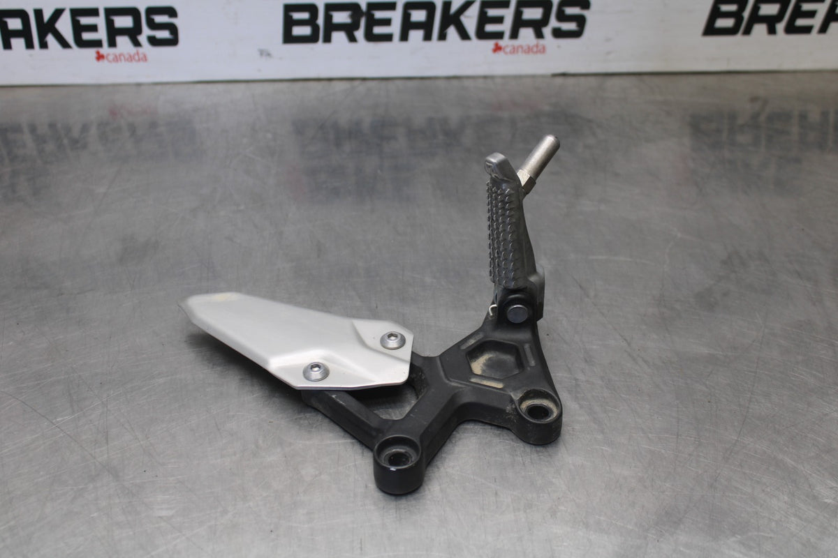 23-26 KAWASAKI NINJA ZX4RR LEFT REARSET REAR SET DRIVER FOOT PEG REST STOP BB898