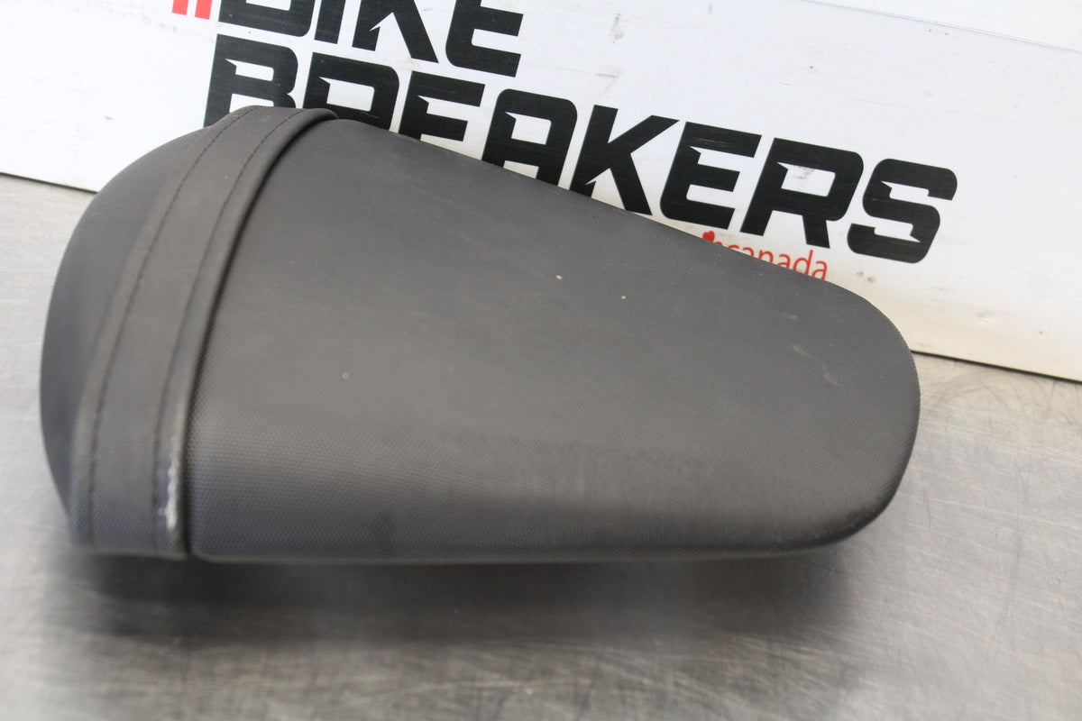 11-26 SUZUKI GSXR750 REAR BACK PASSENGER TANDEM SEAT PAD SADDLE PILLION BB882
