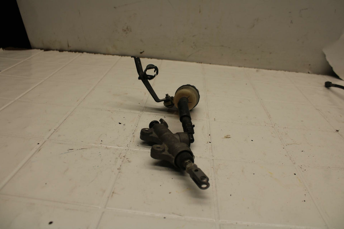 08-16 YAMAHA YZF R6 REAR BACK BRAKE MASTER CYLINDER W RESERVOIR BB406