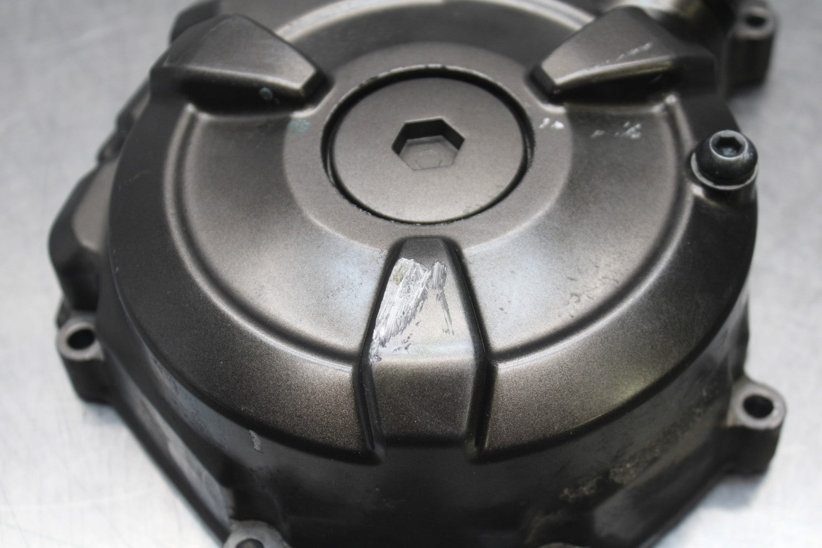 14-17 YAMAHA FZ07 STATOR MAGNETO ALTERNATOR GENERATOR COVER BB766