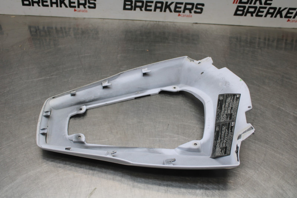 11-15 KAWASAKI NINJA ZX10R CENTER REAR BACK TAIL FAIRING COWL BB840