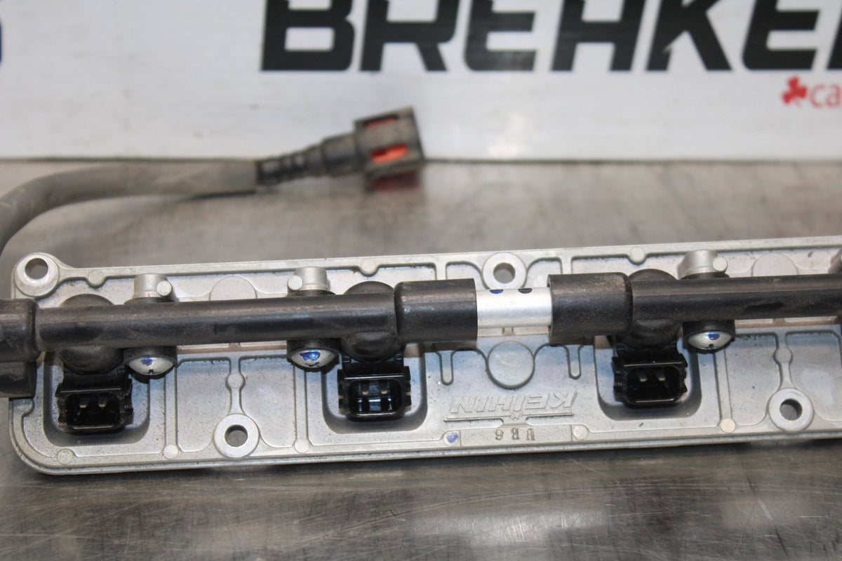 05-06 KAWASAKI NINJA ZX6R SECONDARY FUEL INJECTORS TOP AIRBOX GAS RAIL BB877