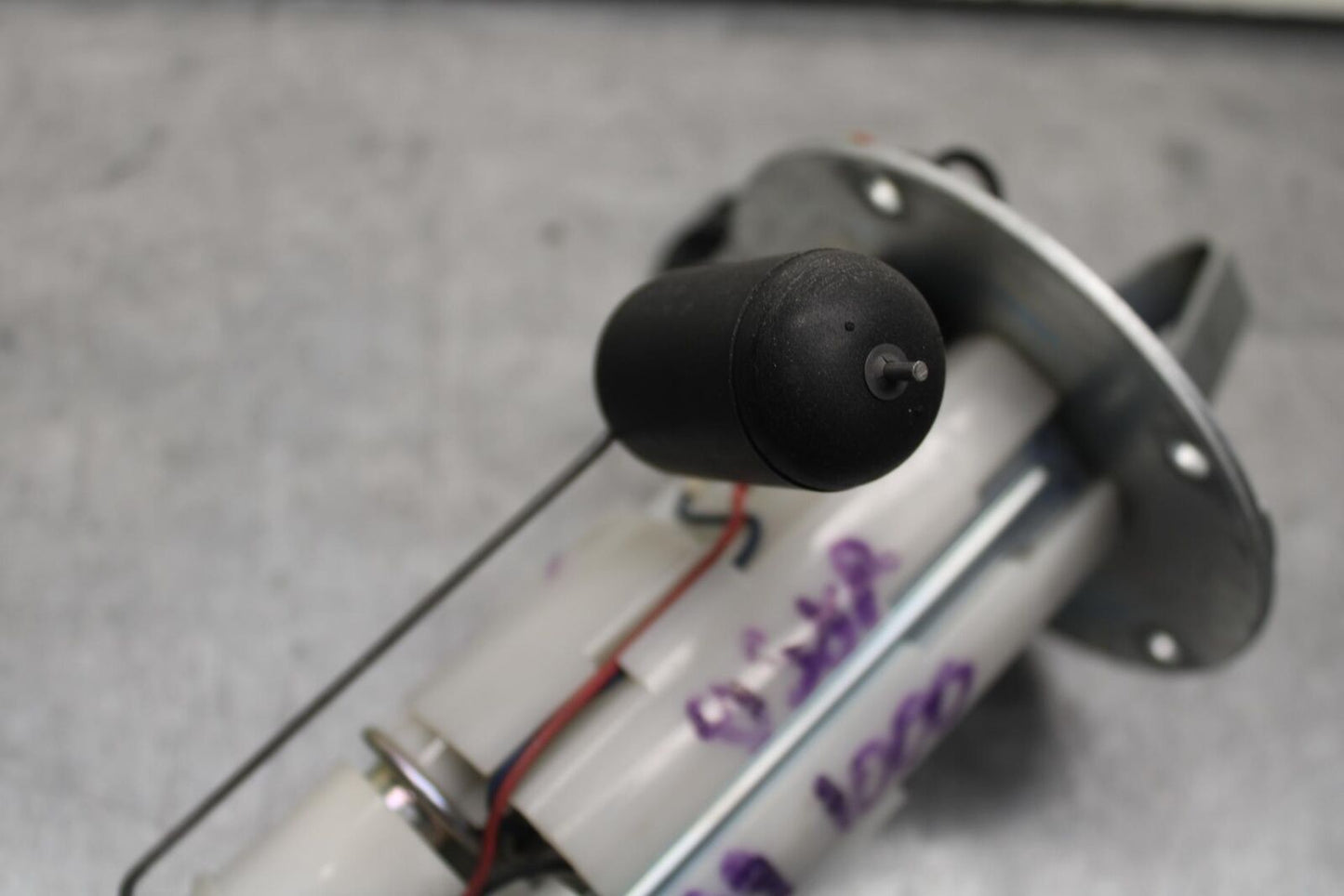 09-11 SUZUKI GSXR 1000 FUEL PUMP GAS PETROL SENDER UNIT 15100-47H00  BB96