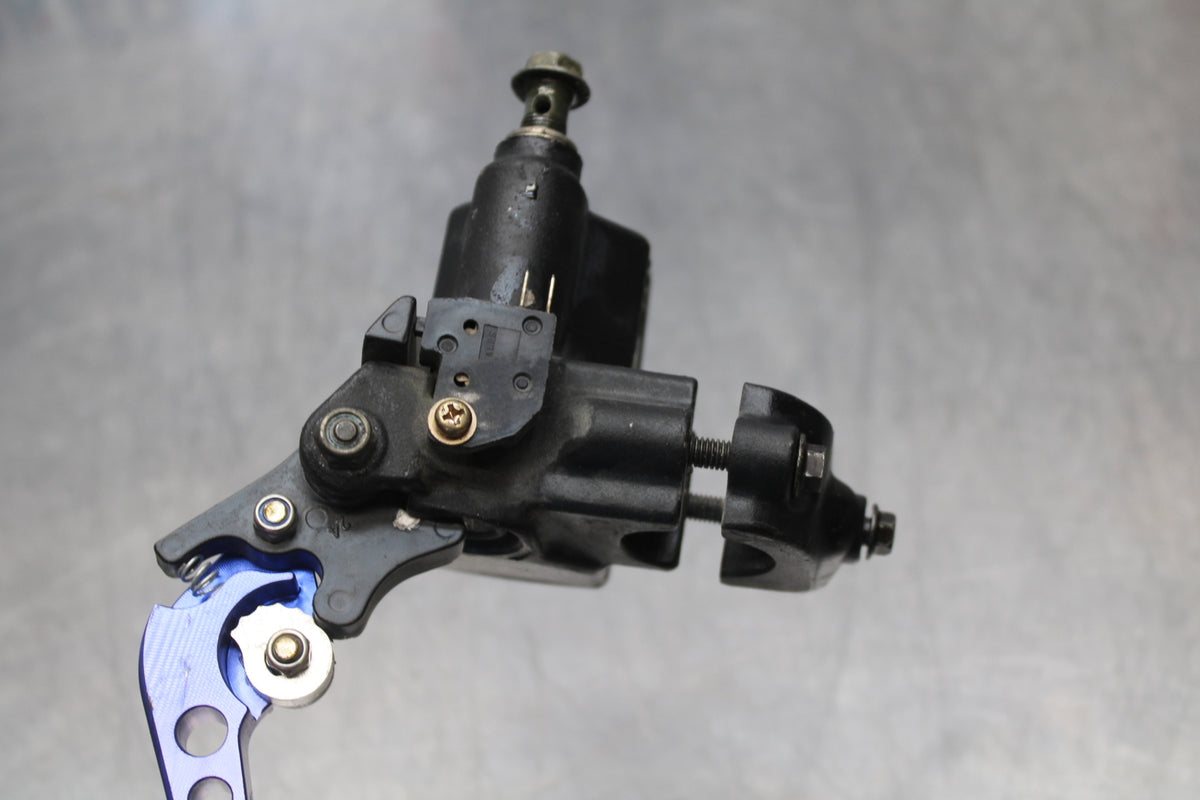 04-09 SUZUKI GS500F FRONT BRAKE MASTER CYLINDER w/ LEVER BB165