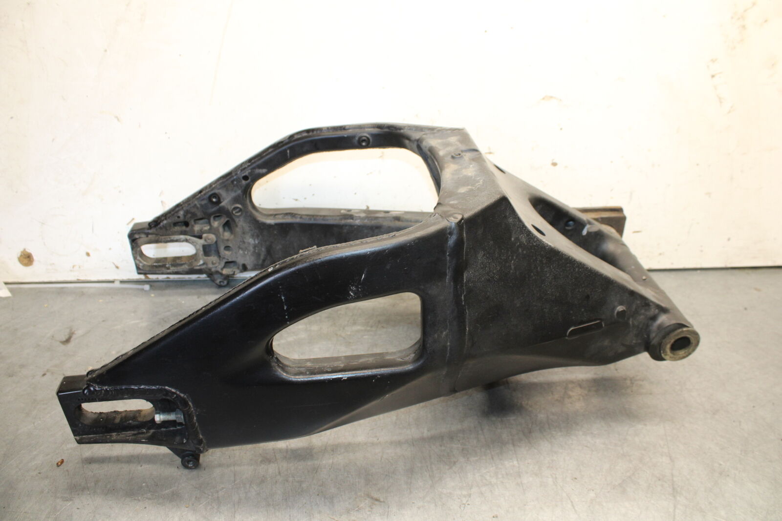 05-06 SUZUKI GSXR1000 REAR SWINGARM SUSPENSION SWING ARM 61000-41G00-YAP BB663