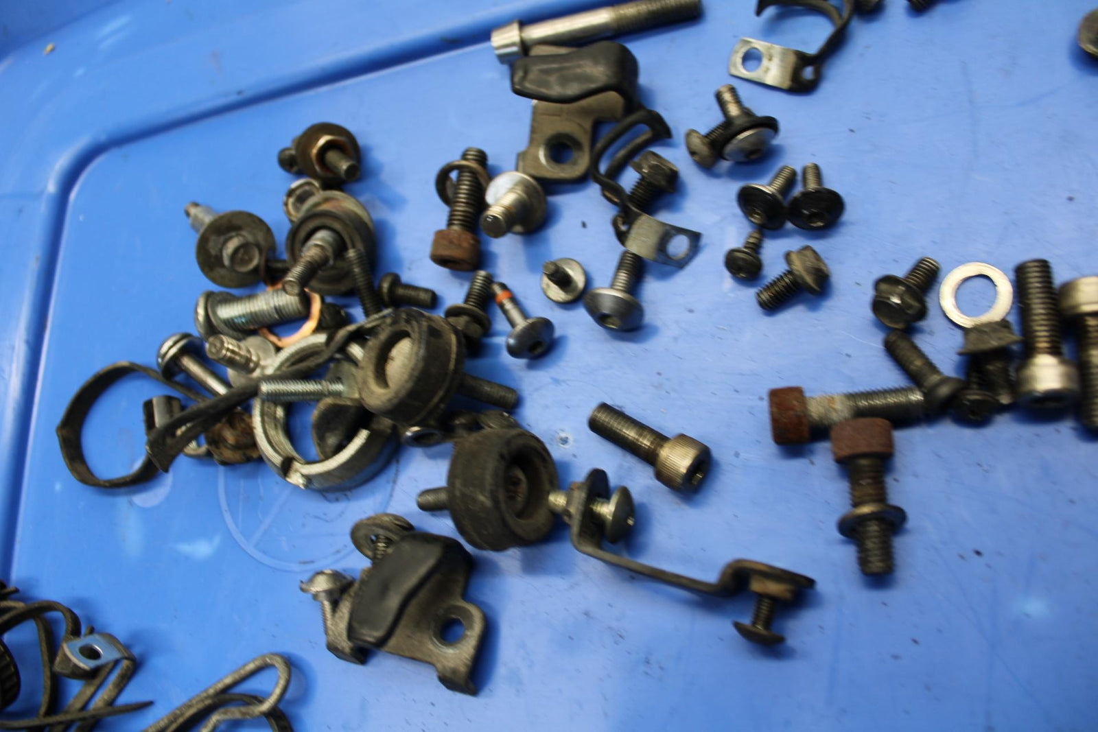 91-92 SUZUKI GSXR1100 GSXR 1100M BOLT LEFTOVER BRACKET BB435