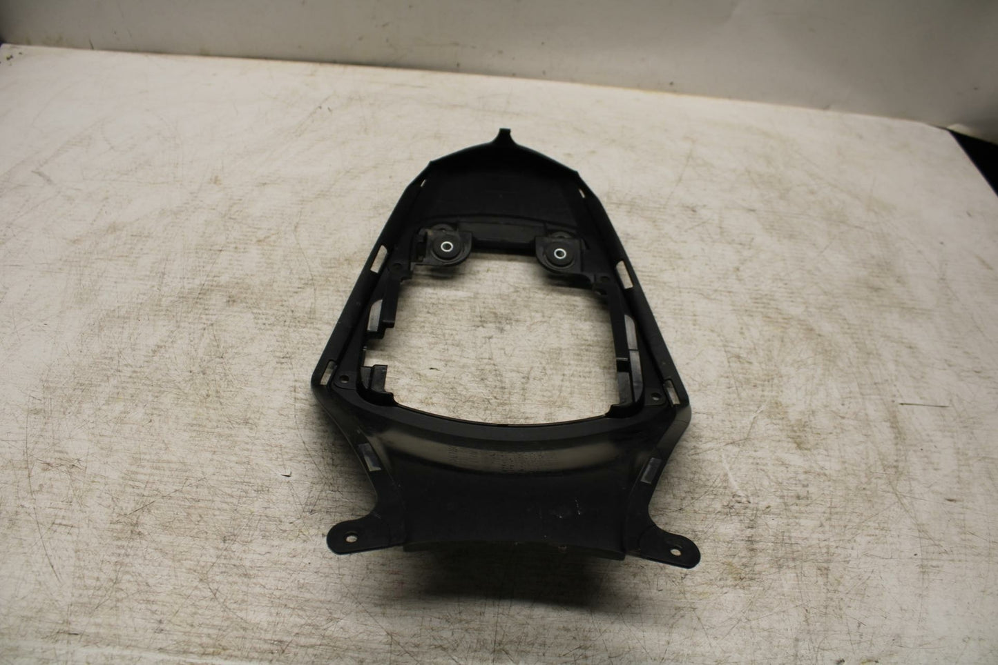 11-19 SUZUKI GSXR600 CENTER REAR BACK TAIL FAIRING COWL BB371