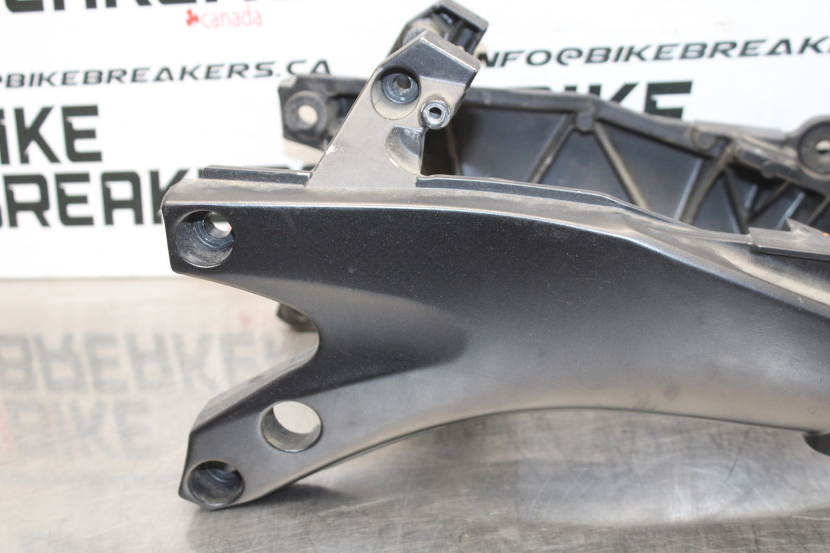 06-07 SUZUKI GSXR 600 FRONT SUBFRAME SUB FRAME BB822