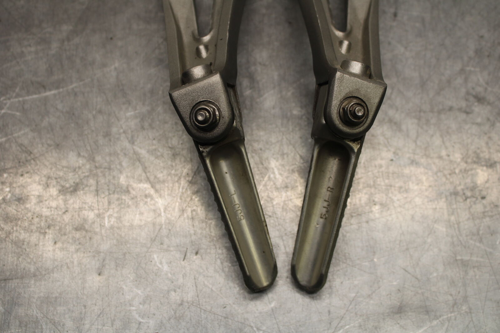 07-08 YAMAHA YZF R1 REAR BACK PASSENGER PEG SET PAIR BB724