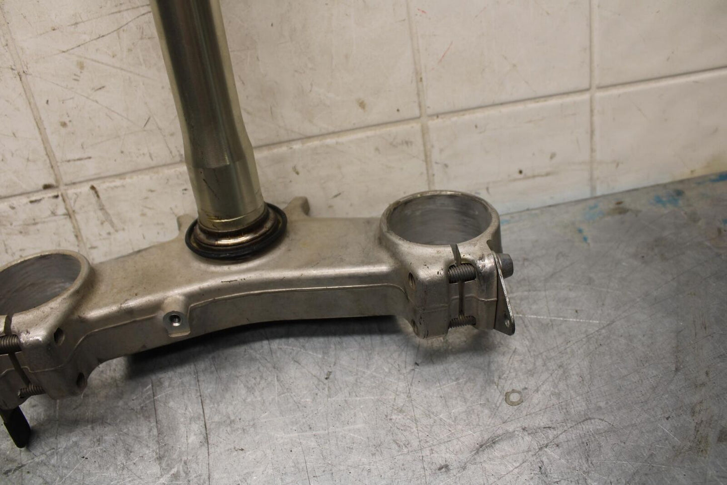 2007 Kawasaki Ninja ZX6R ZX600P FRONT FORKS CLAMP LOWER TRIPLE TREE STEM BB47