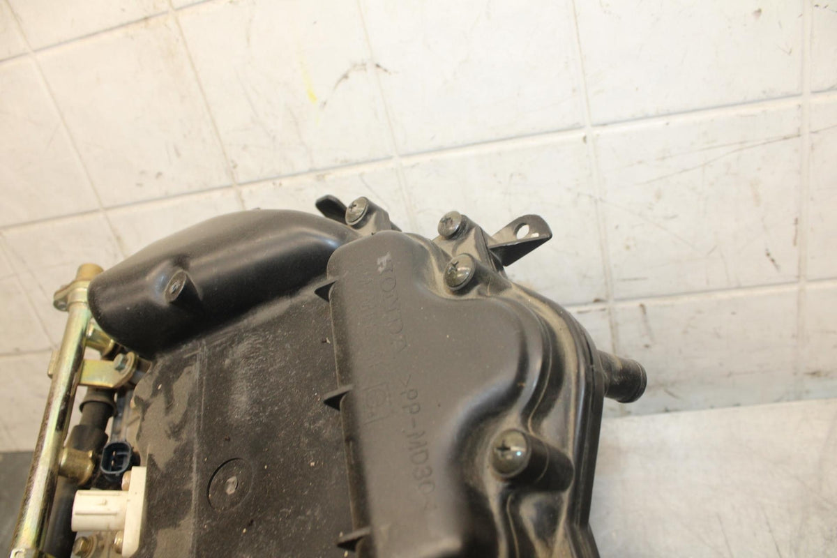 2003 Honda CBR600RR AIRBOX INTAKE FILTER BOX 17221-MEE-D00 17232-MEE-000 BB511
