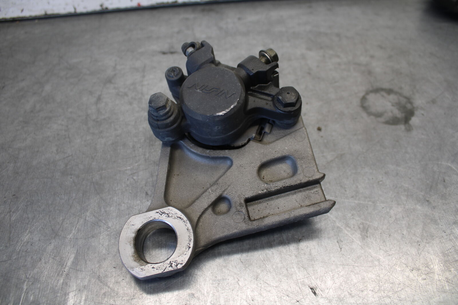 07-09 YAMAHA FZ6 REAR BACK BRAKE CALIPER W MOUNT BRACKET BB713