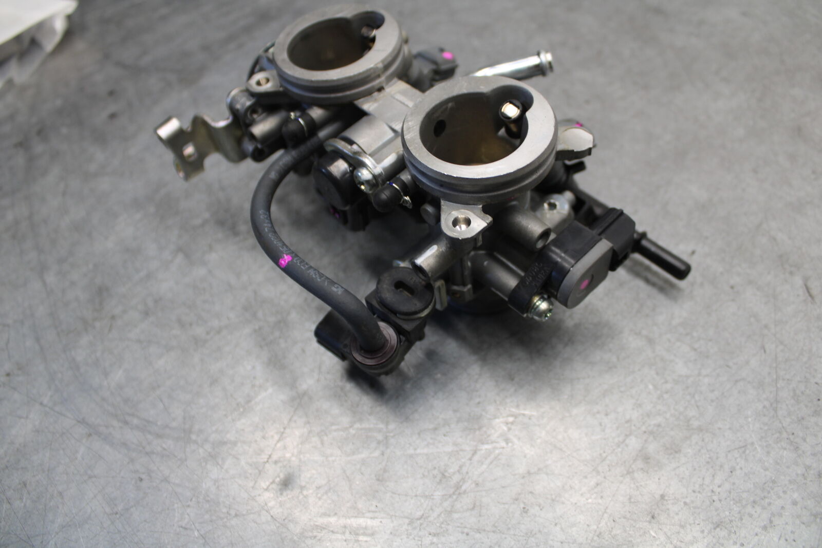 18-23 KAWASAKI NINJA 400 MAIN FUEL INJECTORS / THROTTLE BODIES BB660