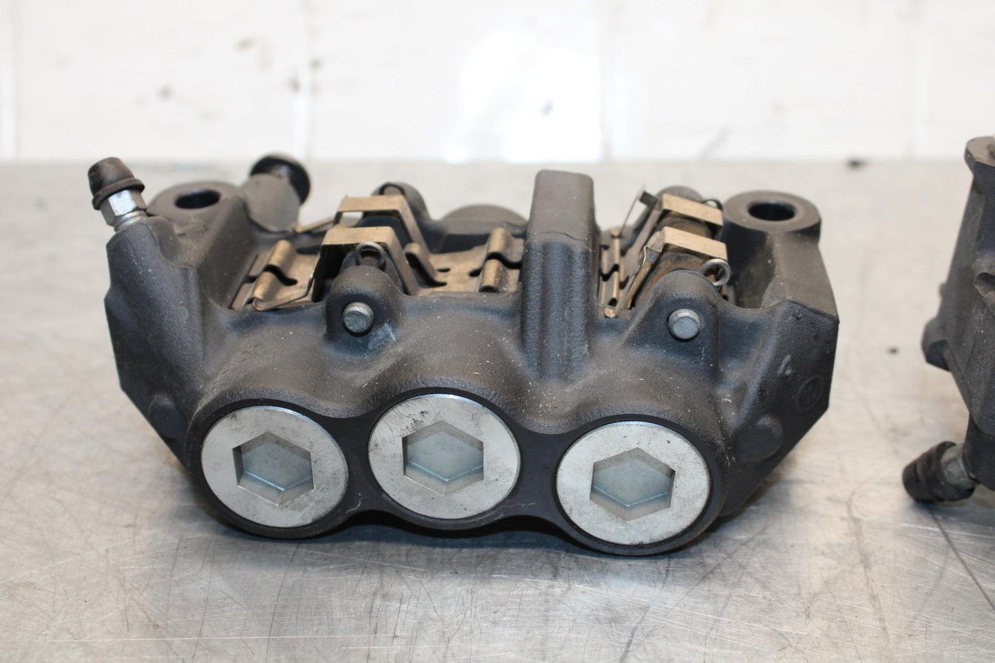 09-14 YAMAHA YZF R1 RIGHT LEFT FRONT BRAKE CALIPER SET PAIR CALIPERS BB448