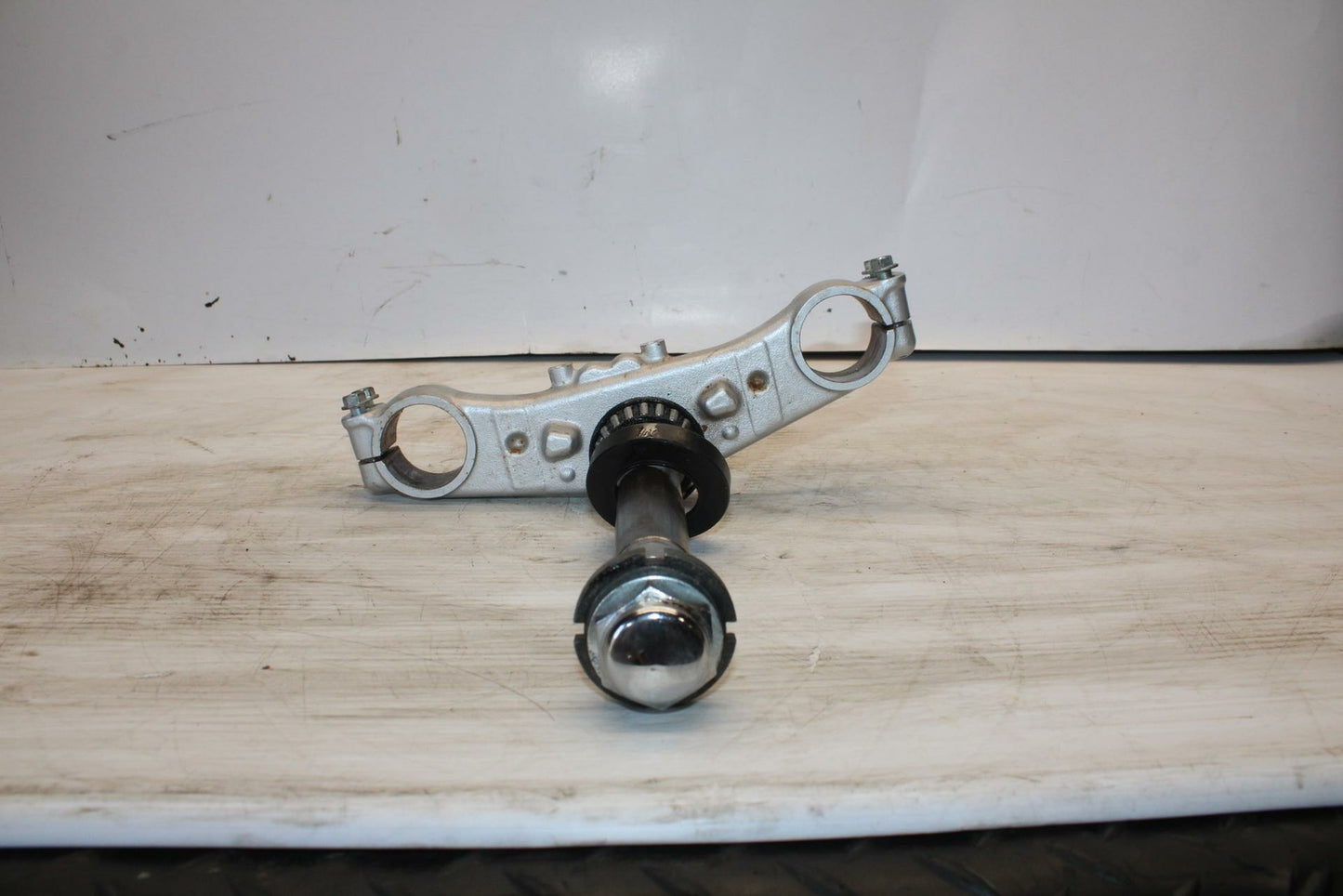07-12 SUZUKI BANDIT 650F FRONT FORKS CLAMP LOWER TRIPLE TREE STEM BB280