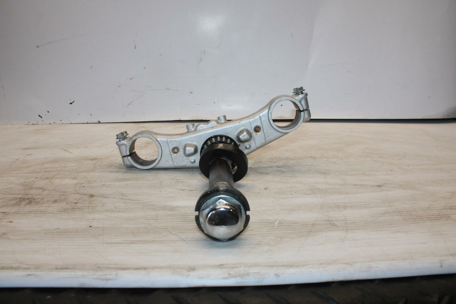 07-12 SUZUKI BANDIT 650F FRONT FORKS CLAMP LOWER TRIPLE TREE STEM BB280