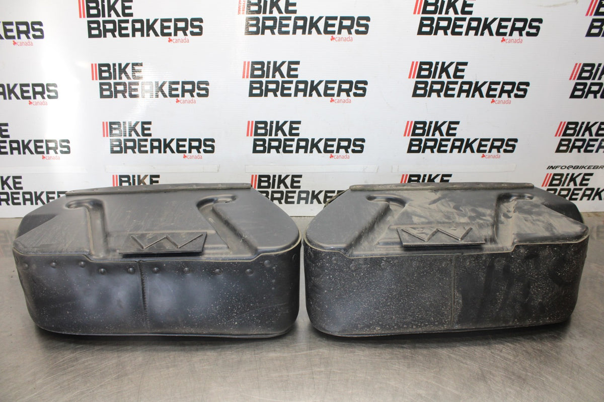 05-09 SUZUKI BOULEVARD C90 SIDE CARGO LUGGAGE SADDLEBAG BAG COMPARTMENT BB918