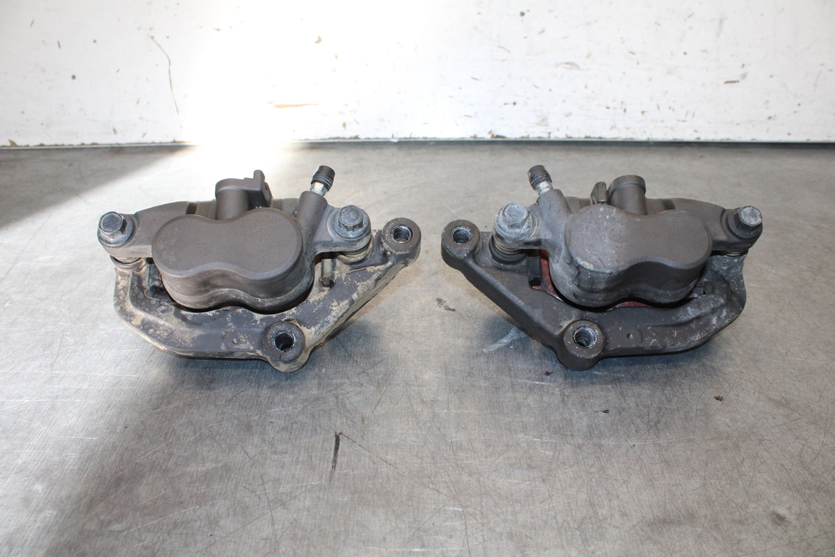 09-15 YAMAHA FZ6R RIGHT LEFT FRONT BRAKE CALIPER SET PAIR CALIPERS BB686