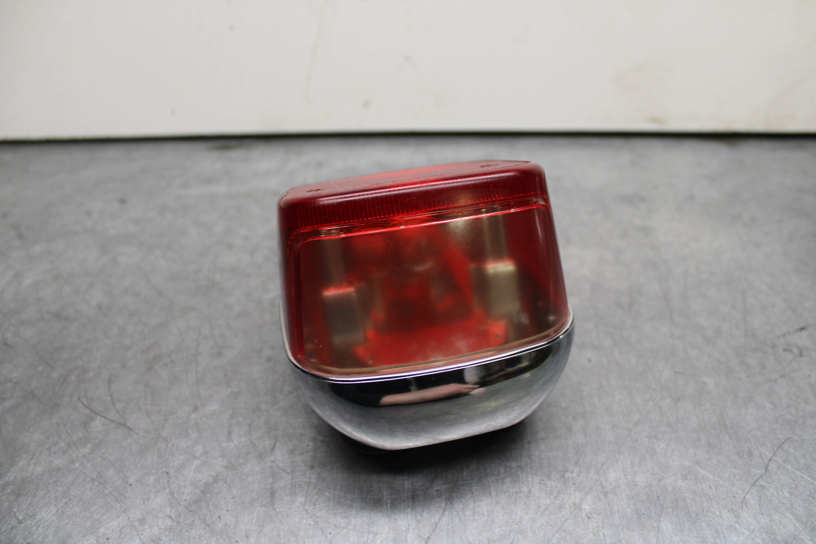 06-07 YAMAHA V STAR 1100 TAILLIGHT REAR TAIL BRAKE LIGHT BB124