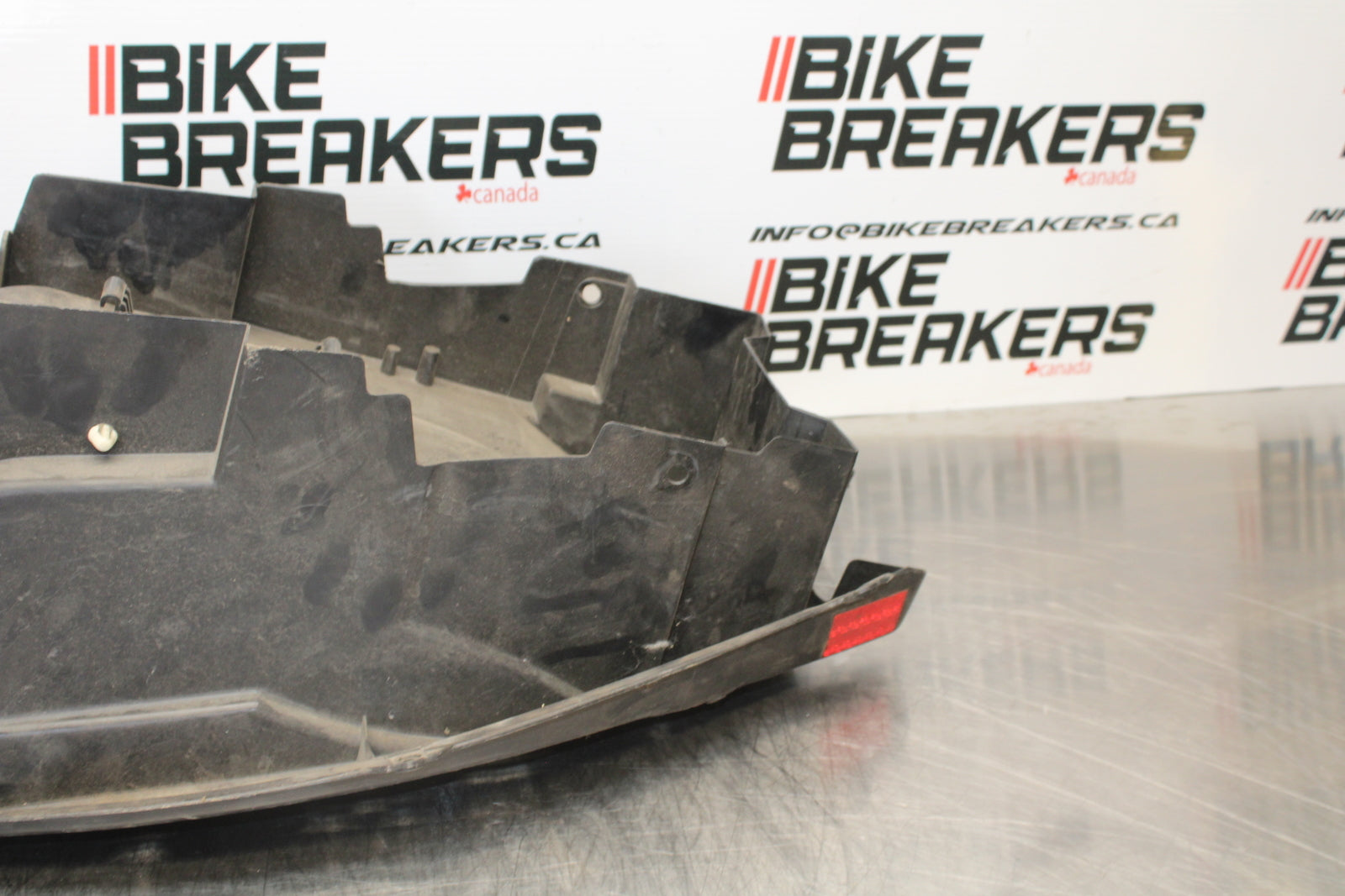 99-07 SUZUKI HAYABUSA GSX1300R REAR TAIL UNDERTAIL BATTERY TRAY PLASTIC BB281