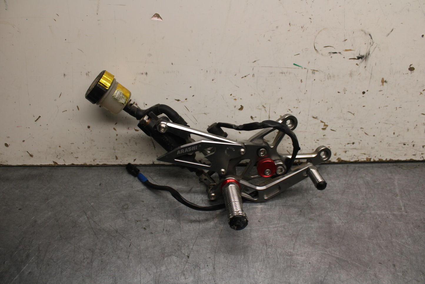 07-08 YAMAHA YZF R1 RIGHT REARSET REAR SET DRIVER FOOT PEG REST STOP BB724