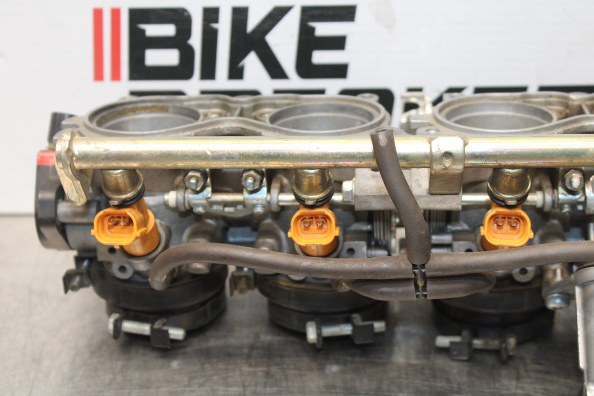 05-06 HONDA CBR600RR MAIN FUEL INJECTORS / THROTTLE BODIES BB624