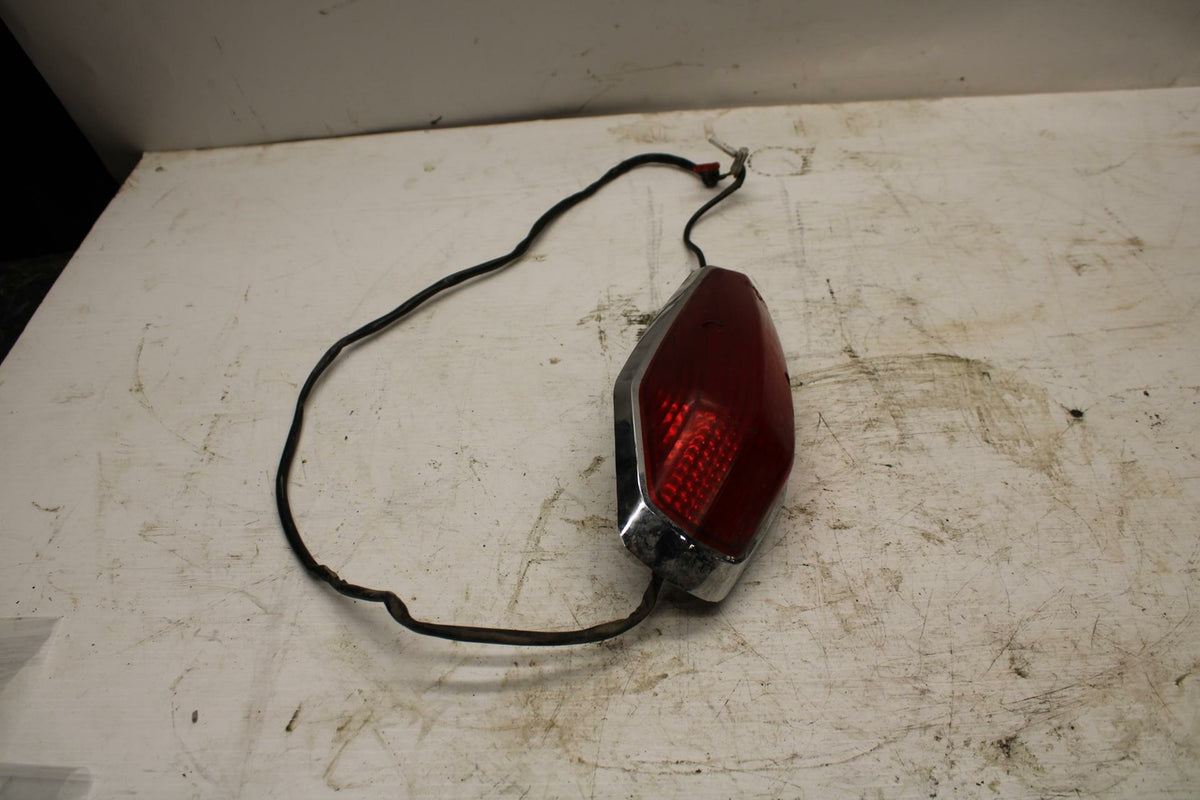 06 HONDA SHADOW 750 VT750C TAILLIGHT REAR TAIL BRAKE LIGHT BB352