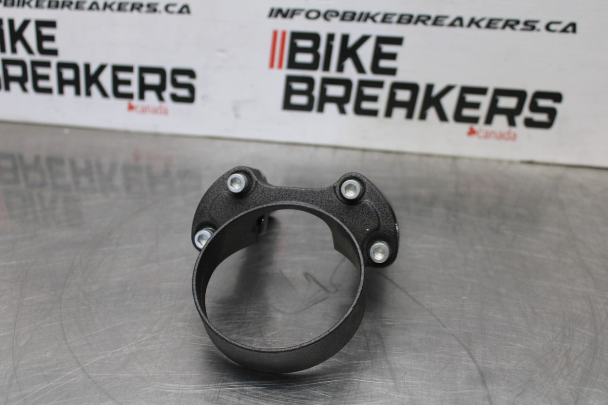 22 HARLEY-DAVIDSON SOFTAIL HANDLEBAR RISERS/ GUAGE HOLDER BB859