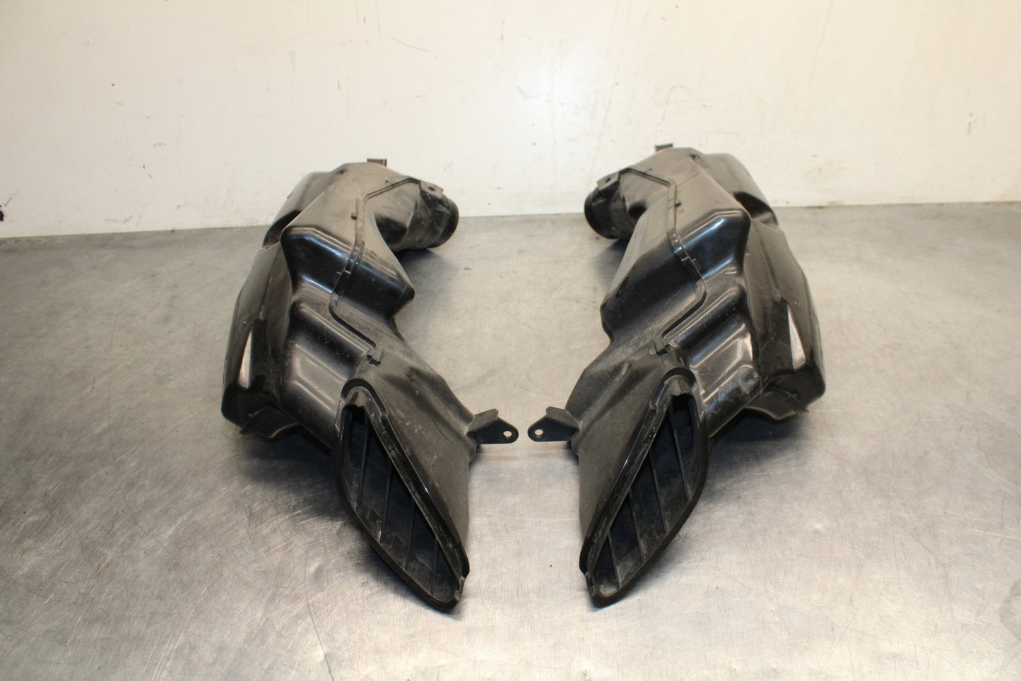 09 SUZUKI GSXR600 RIGHT LEFT AIR INTAKE DUCTS BB759